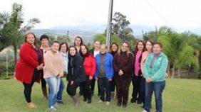 Matriarcas visitam Mina em ação de Dia das Mães