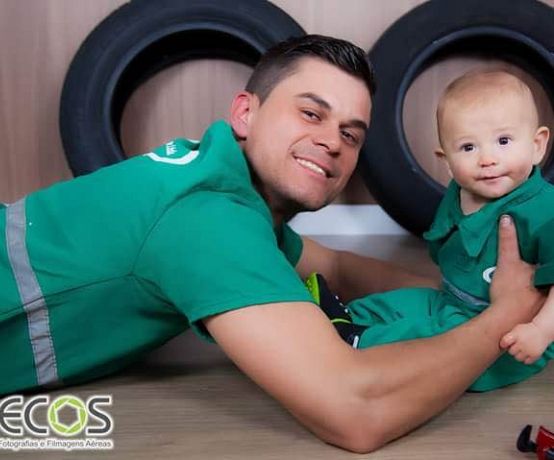 Amor e orgulho a profissão levam pai e filho a registrar momentos em fotografias