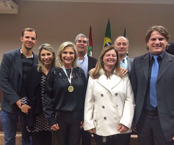 Administradora da Carbonífera Catarinense recebe homenagem de vereadores