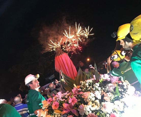 HOMENAGENS A PADROEIRA EMOCIONAM MINEIROS E FAMILIARES