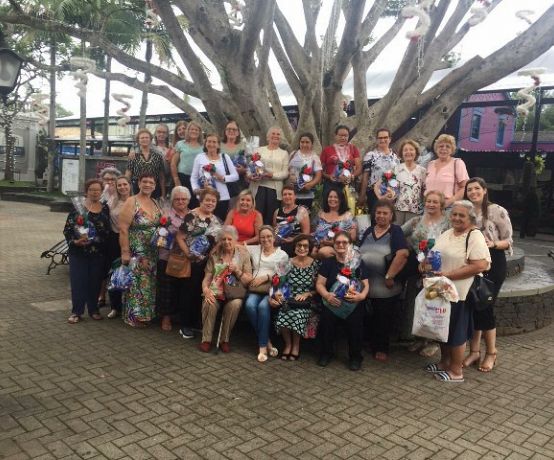 VOLUNTÁRIAS DA ASSOCIAÇÃO BENEFICENTE ANJOS MINEIROS COMEMORAM COM ALMOÇO EM NOVA VENEZA UM ANO REPLETO DE BOAS AÇÕES 