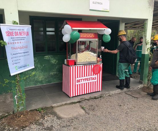 Pipocas e filmes para celebrar meta alcançada na Mina G