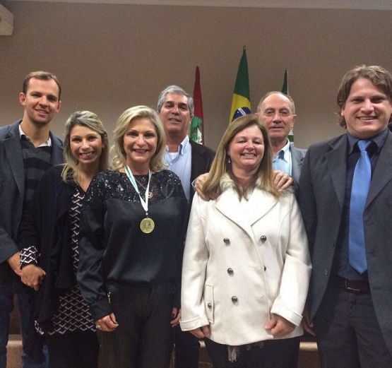 Administradora da Carbonífera Catarinense recebe homenagem de vereadores