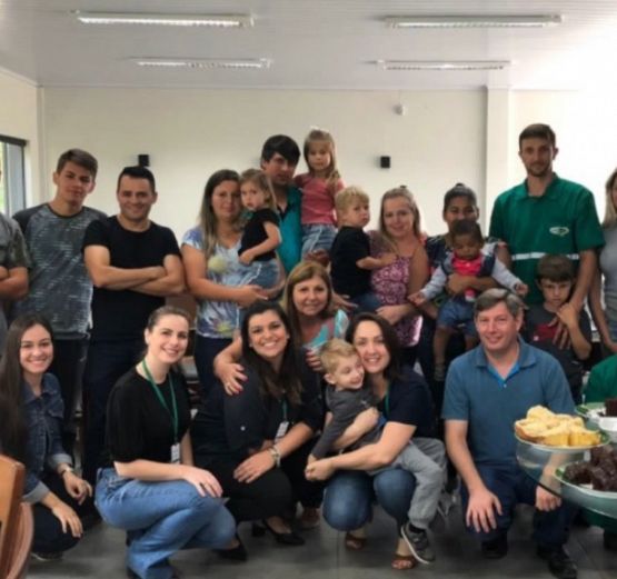 SIPATMIN - HOMENAGEM AOS FUNCIONÁRIOS COM PARTICIPAÇÃO SURPRESA DA FAMÍLIA.