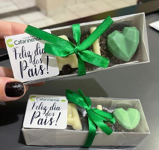 OS PAPAIS DO NOSSO TIME RECEBERAM UM PRESENTE ESPECIAL PARA COMEMORAR O DIA DOS PAIS